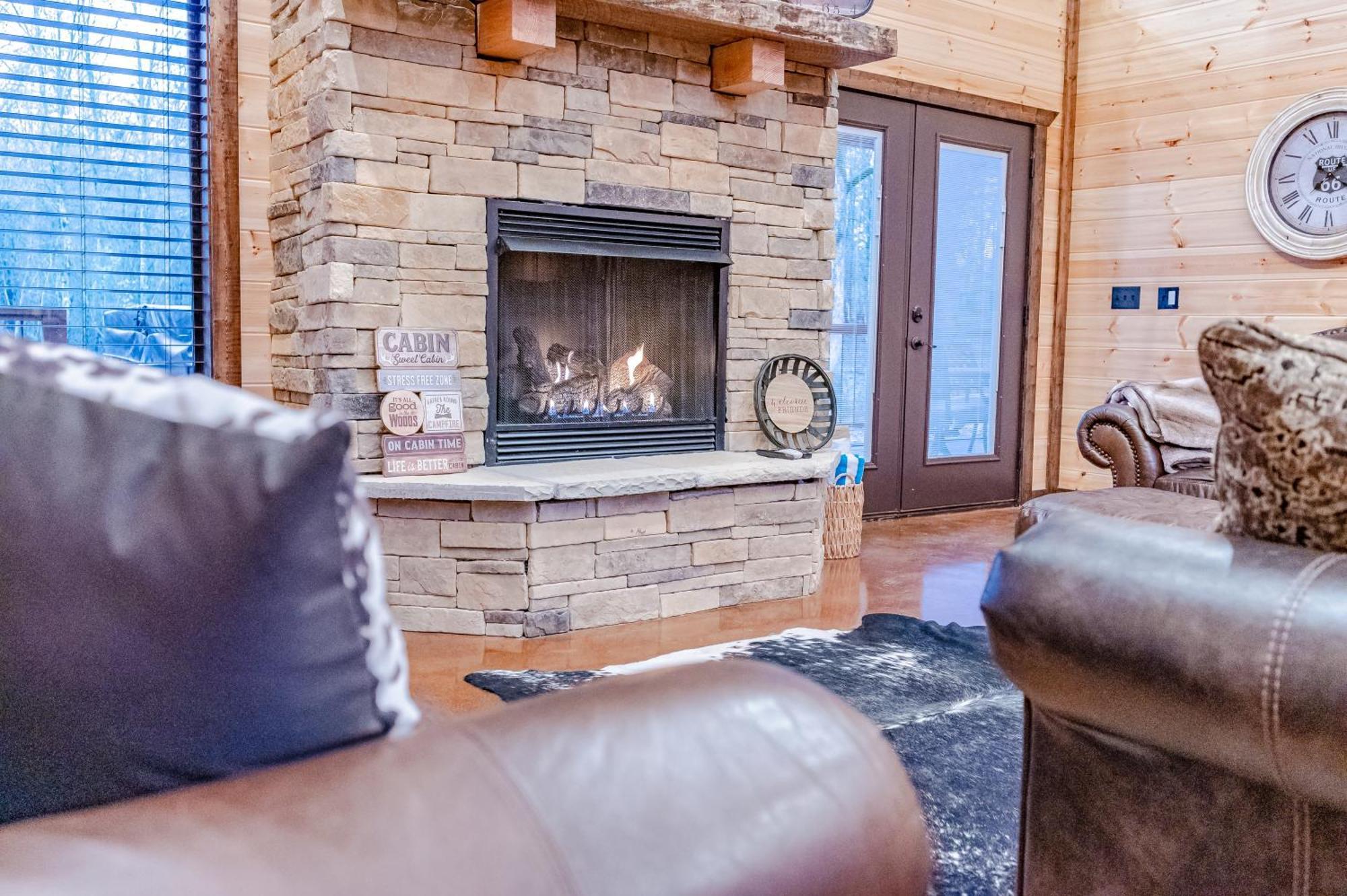 The Luxurious Blue Sky Lodge Is Epic! Broken Bow Ngoại thất bức ảnh