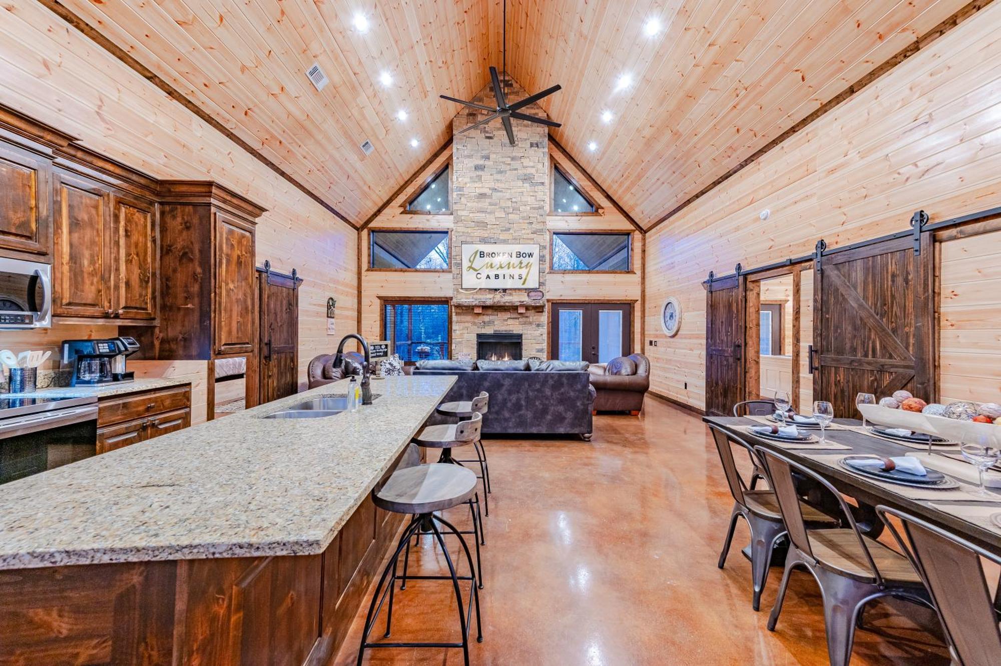 The Luxurious Blue Sky Lodge Is Epic! Broken Bow Ngoại thất bức ảnh