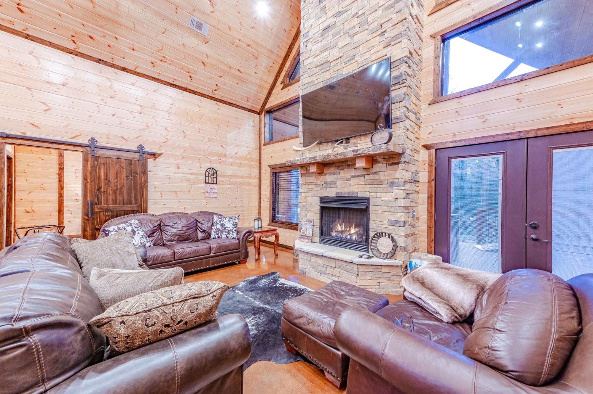 The Luxurious Blue Sky Lodge Is Epic! Broken Bow Ngoại thất bức ảnh