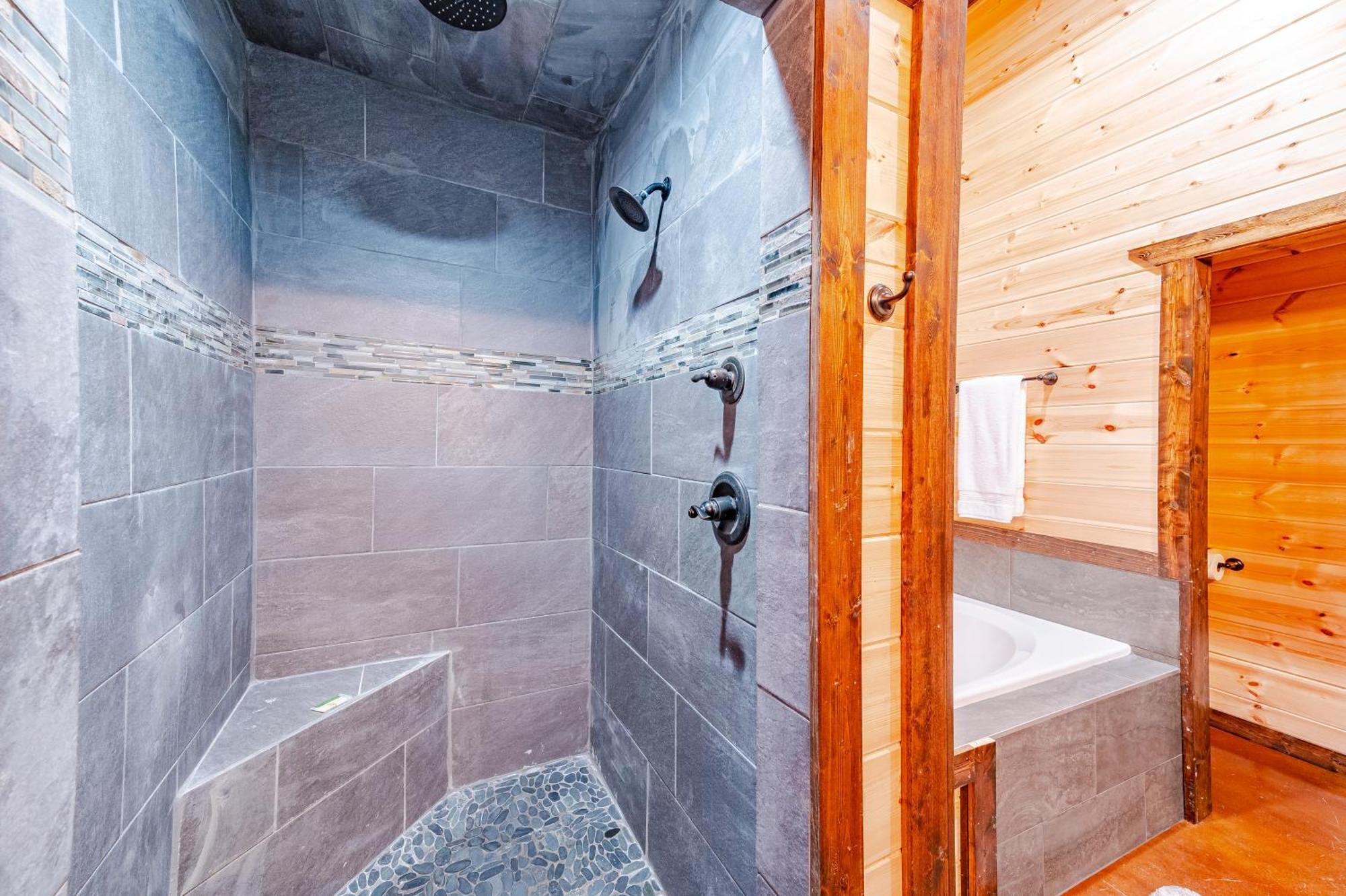 The Luxurious Blue Sky Lodge Is Epic! Broken Bow Ngoại thất bức ảnh