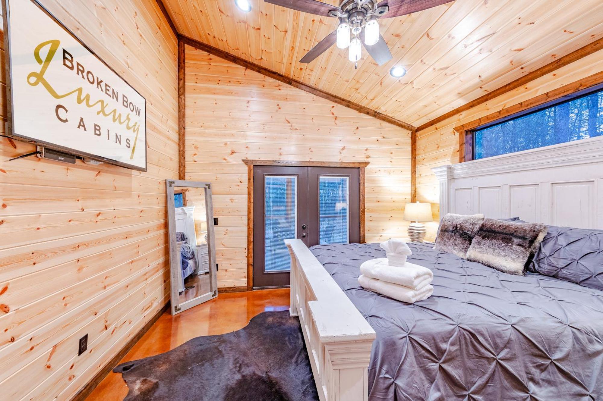 The Luxurious Blue Sky Lodge Is Epic! Broken Bow Ngoại thất bức ảnh